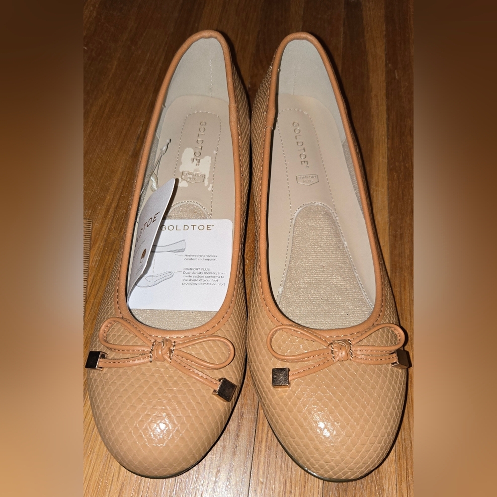 New Goldtoe Womens Ballet Flats Tan Faux Leather Slip On Shoes Size 8